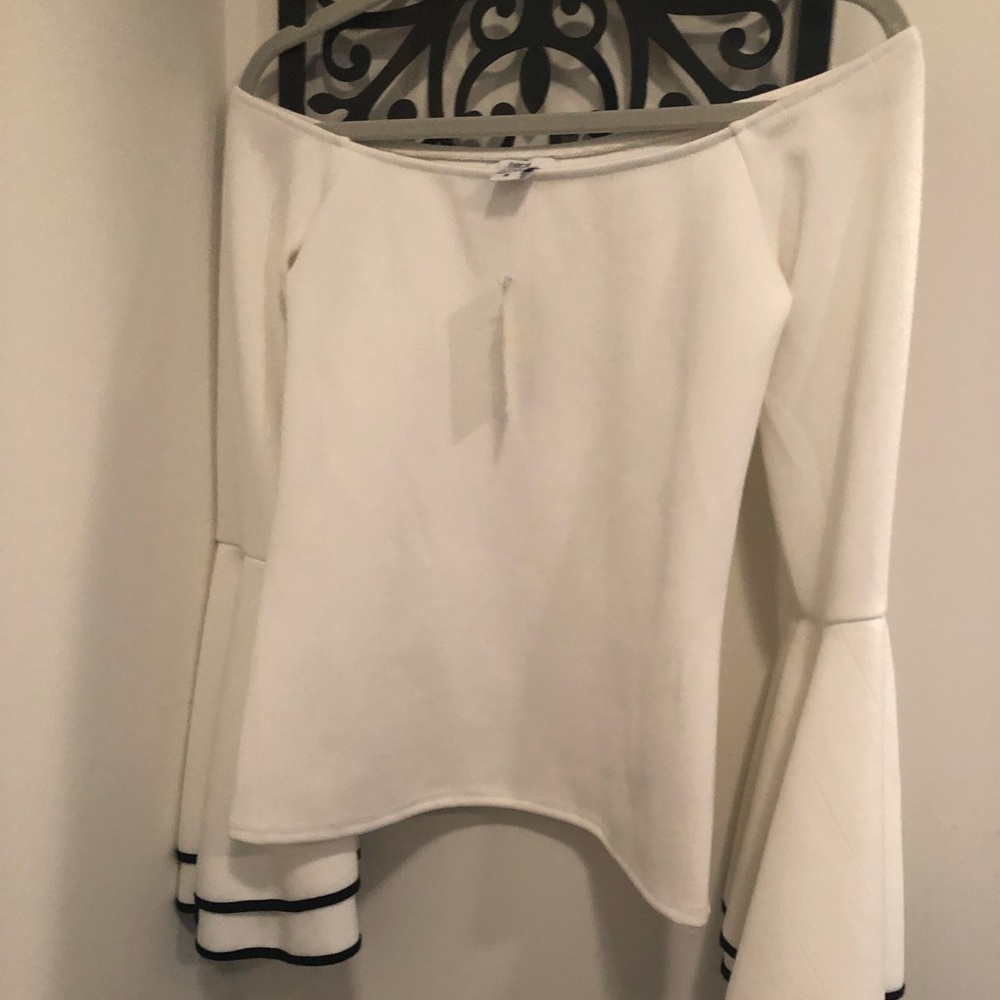 Bnwt Bar III bell sleeved flared top
